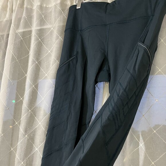 Dark blue lululemon leggings size 10 - Picture 3 of 9
